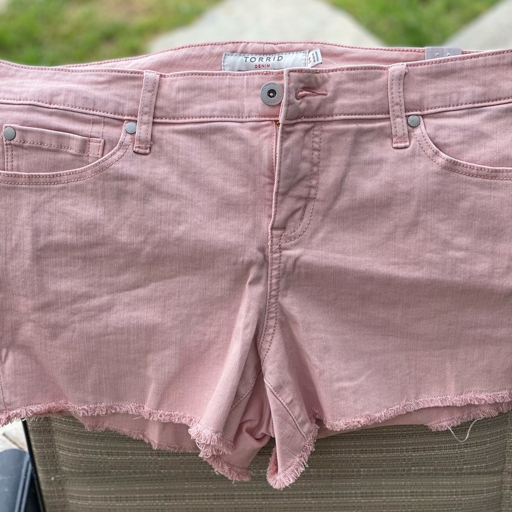 Brand new, super cute, just to light pink for me.